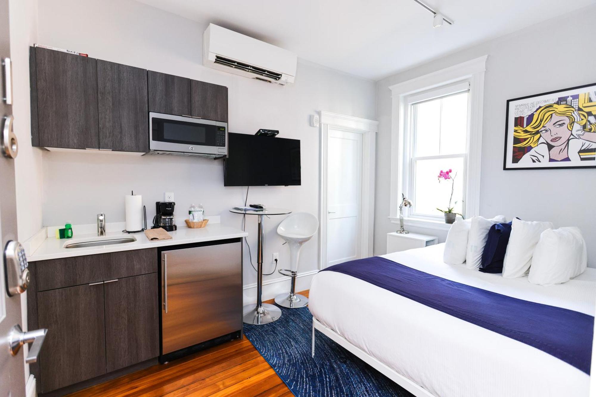 A Stylish Stay W/ A Queen Bed, Heated Floors.. #26 Brookline Exterior foto