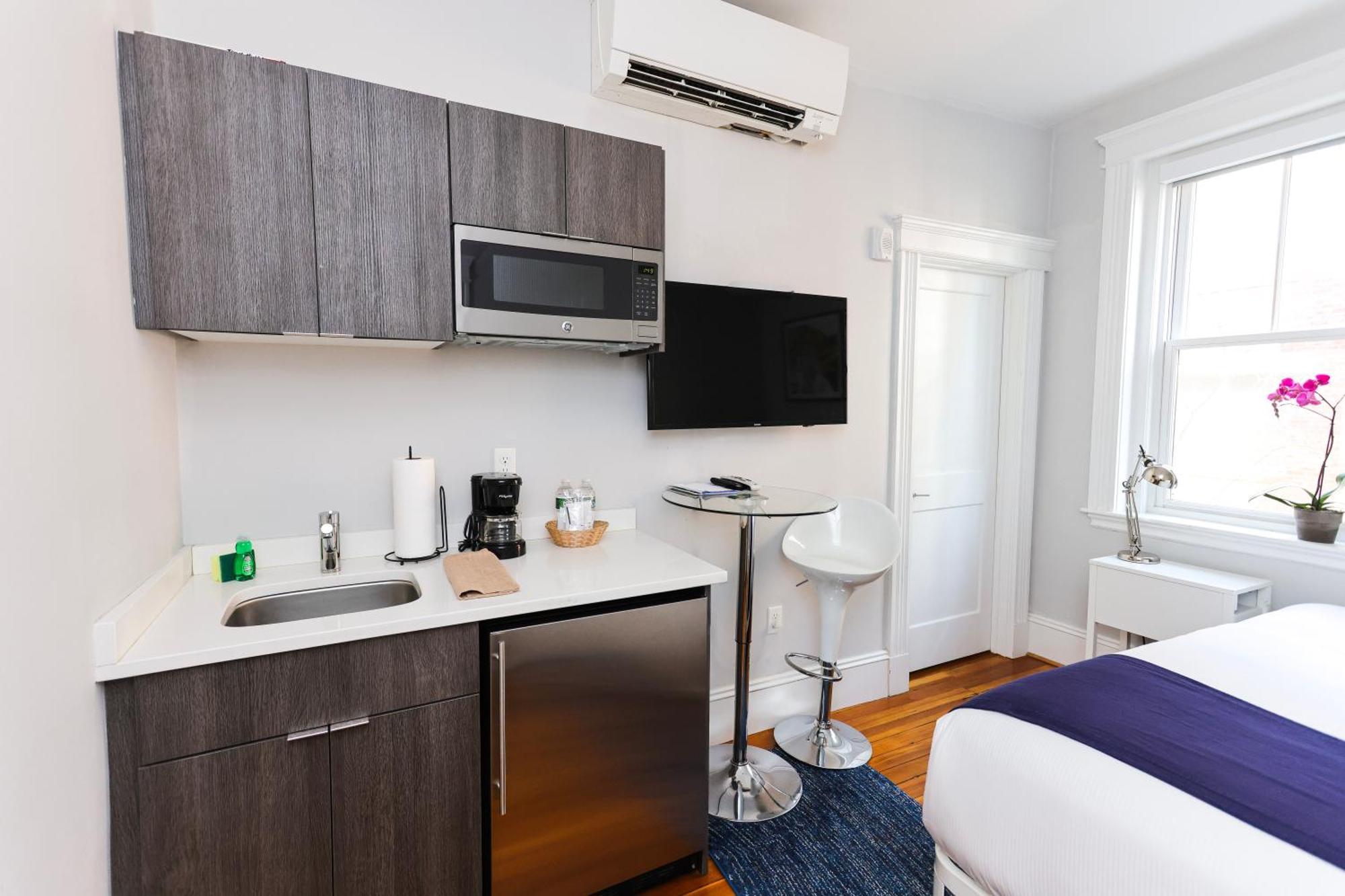 A Stylish Stay W/ A Queen Bed, Heated Floors.. #26 Brookline Exterior foto