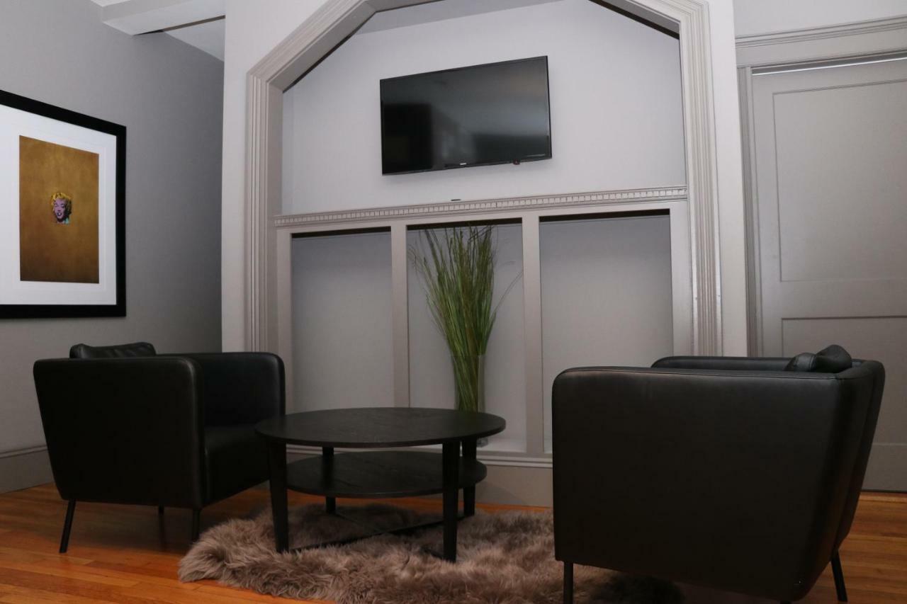 A Stylish Stay W/ A Queen Bed, Heated Floors.. #26 Brookline Exterior foto